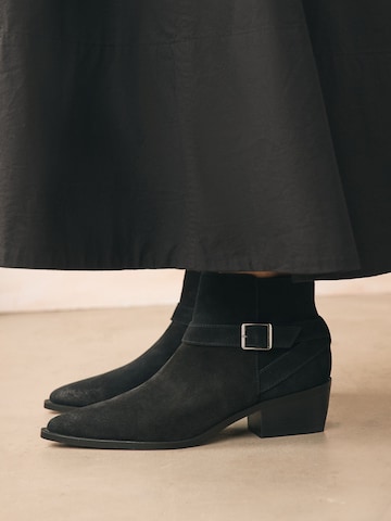 Next - Botim em preto