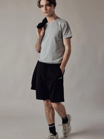 OWN Off With Nature Regular Broek in Zwart