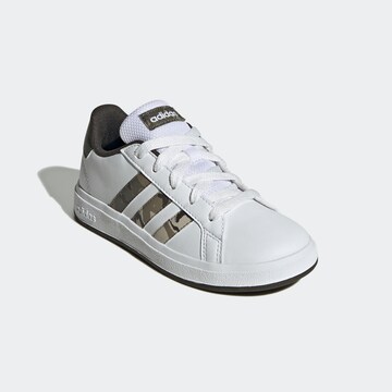 Baskets ADIDAS SPORTSWEAR en blanc