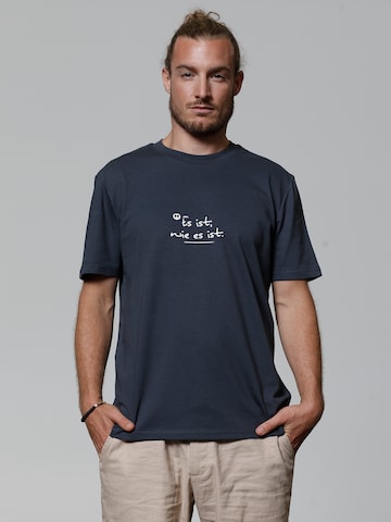 T-Shirt 'Es Ist Wie Es Ist' Watapparel en gris : devant