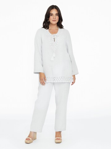 Yoek Blouse in White