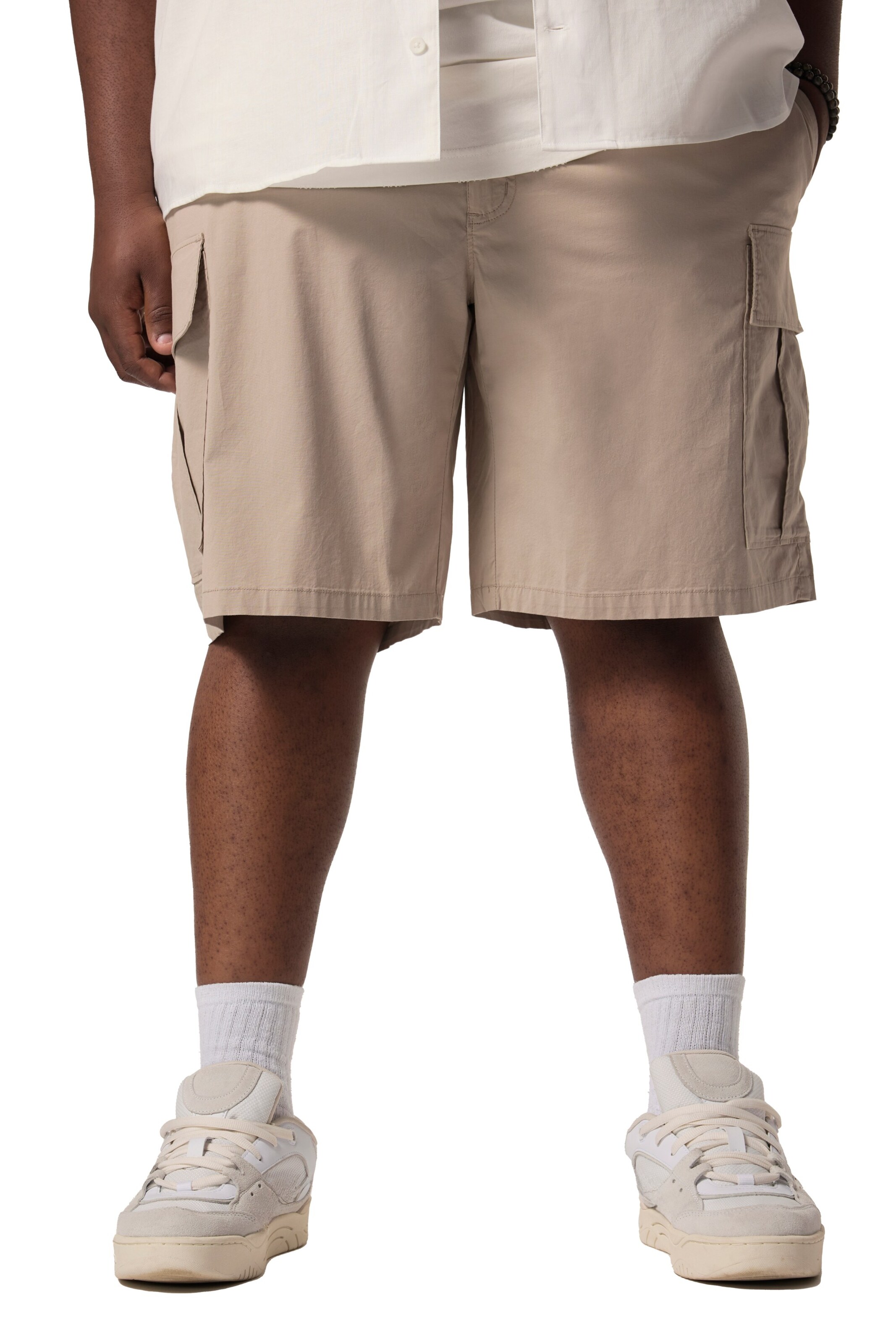 STHUGE Baggy Cargobroek 'Bermuda' in Beige: voorkant