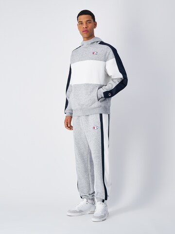 Champion Authentic Athletic Apparel Sweatshirt in Grau