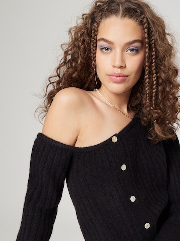 Pullover 'Aleyna' di ABOUT YOU x Sofia Tsakiridou in nero