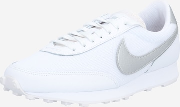 Sneaker bassa 'Daybreak' di Nike Sportswear in bianco: frontale