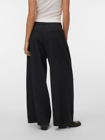 Wide leg Pantaloni con piega frontale 'VMSKYLAR' di VERO MODA in nero