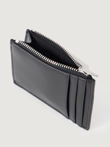 Calvin Klein Case 'PLAQUE' in Black