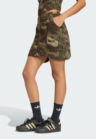 ADIDAS ORIGINALS - Falda en verde: frente