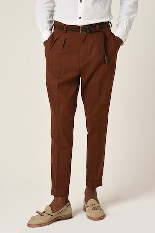 regular Pantaloni con pieghe di Antioch in marrone: frontale