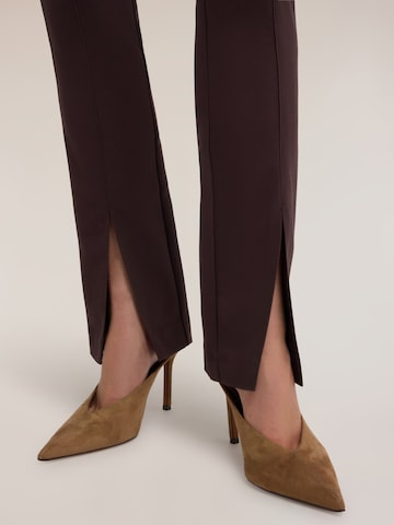 Coupe slim Pantalon MOTIVI en marron
