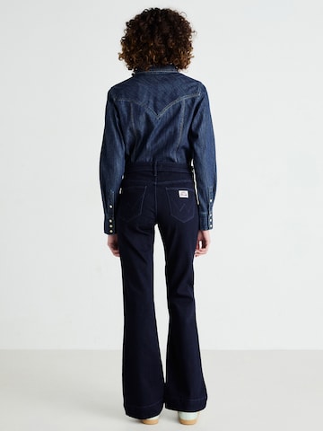 WRANGLER Flared Jeans in Blue