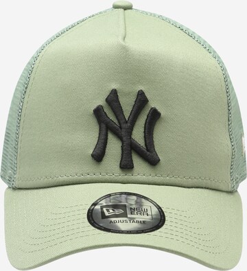 NEW ERA Cap in Green