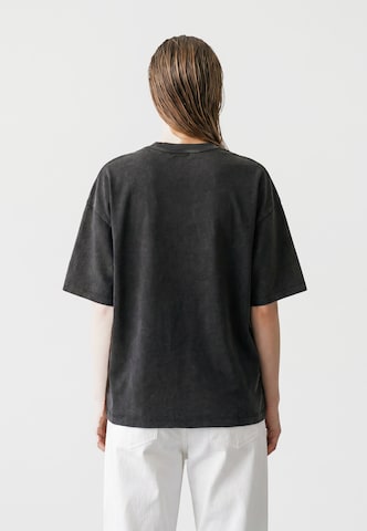 Vertere Berlin Shirt 'ANONYMITY' in Zwart: terug