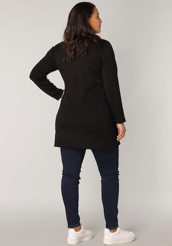 BASE LEVEL CURVY Pullover in Schwarz