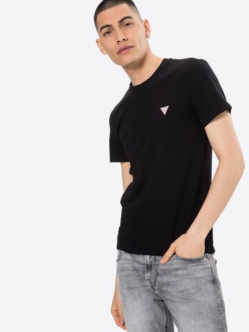 Tricou de la GUESS pe negru: față