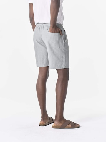 KOROSHI Regular Shorts in Grau