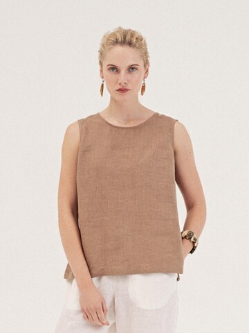 Top 'Colette' di AmourLinen in marrone: frontale