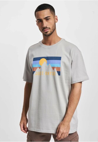 Just Rhyse Shirt 'Mountainside' in Grijs: voorkant