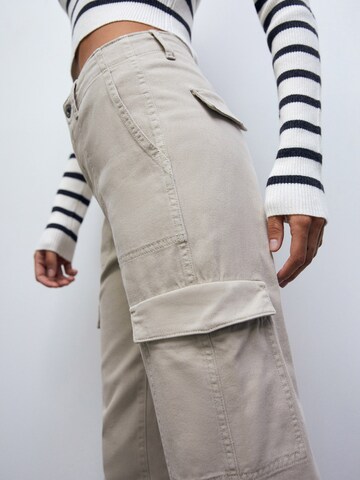 Pull&Bear Wide leg Cargo Jeans in Beige