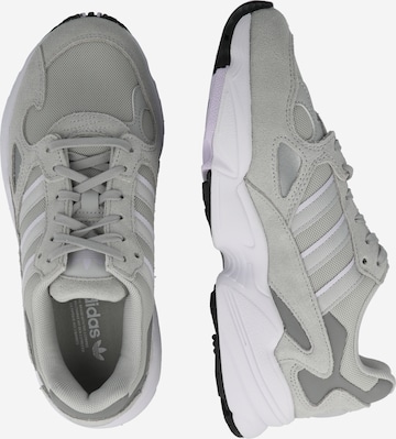 Sneaker bassa 'Falcon' di ADIDAS ORIGINALS in grigio