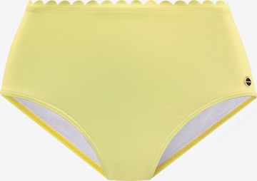 Slip costum de baie 'Scallop' de la LASCANA pe galben: față