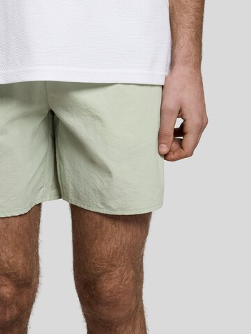 Lyle & Scott Loosefit Badeshorts in Grün