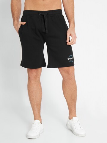 BENCH Regular Shorts 'Lockter' in Schwarz: predná strana