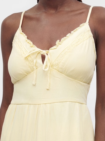 Rochie de vară de la HOLLISTER pe galben