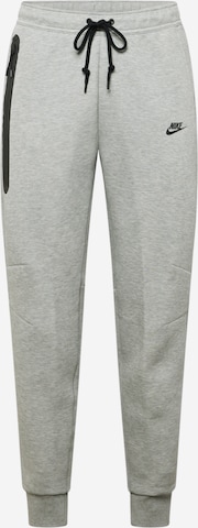 Nike Sportswear Tapered Housut 'TECH FLEECE' värissä harmaa: edessä