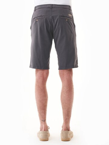 Organication Slimfit Shorts in Grau