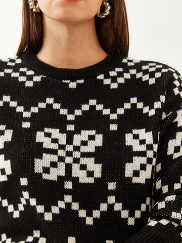 Bianco Lucci Sweater in Black
