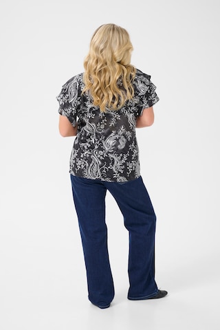 KAFFE CURVE Bluse 'Lectra' i sort