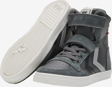 Hummel Sneaker in Grau