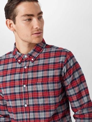 Urban Classics Regular fit Button Up Shirt in Red