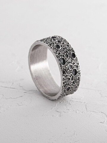 REYTEL Ring 'MOON SURFACE' in Zilver: voorkant