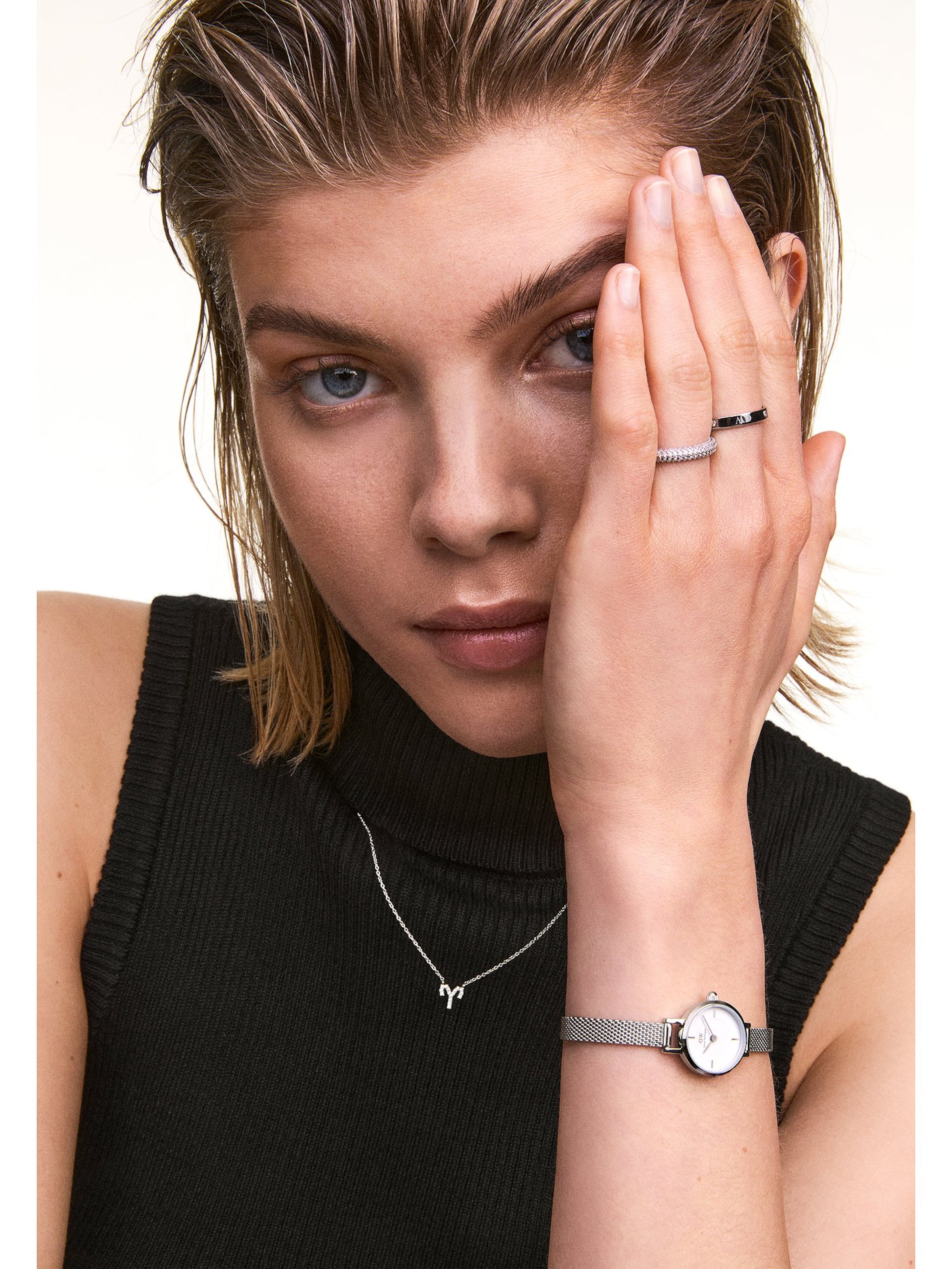 Daniel Wellington Analog Watch in Silver: front