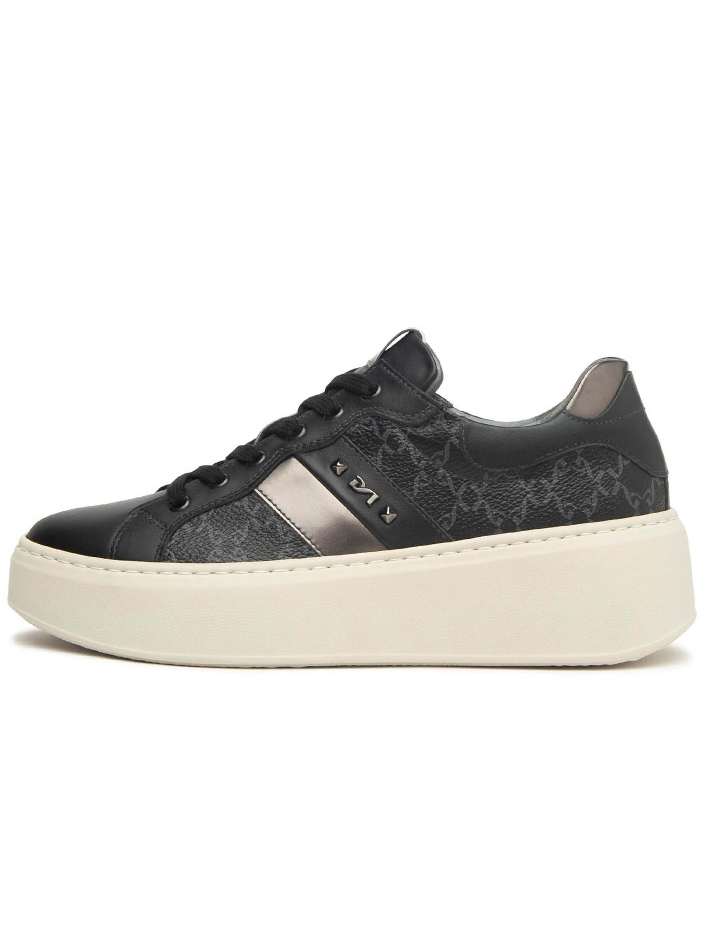 Baskets basses Nero Giardini en noir : devant