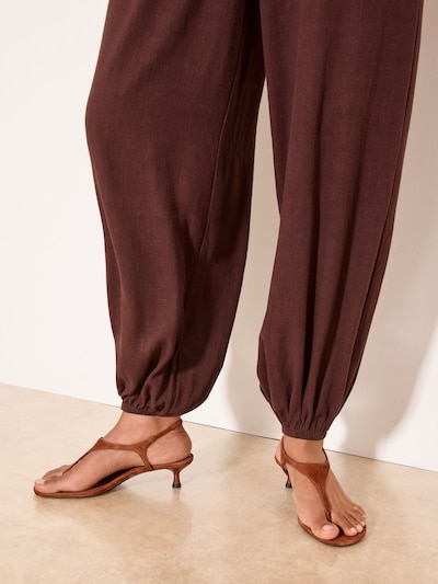 Lipsy Broek in de kleur Chocoladebruin, Productweergave