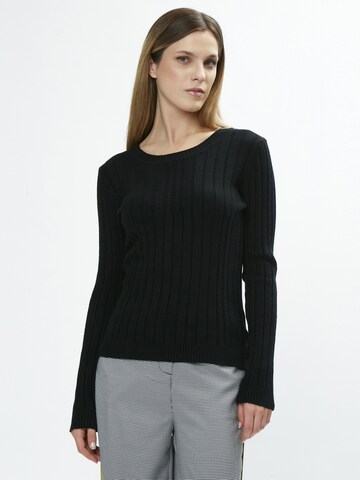Pullover di Influencer in nero: frontale