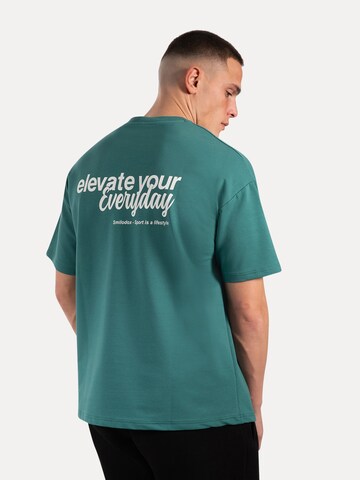 Smilodox T-Shirt Oversize Backprint Tamio in Grün