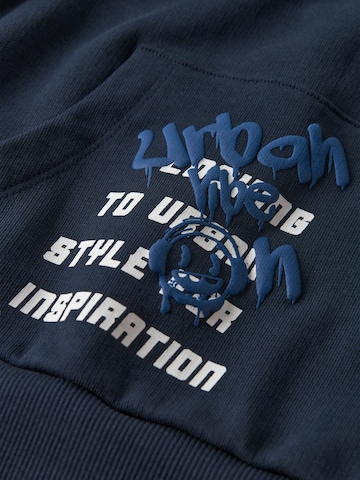Sweat 'NKMLUCIAN' NAME IT en bleu