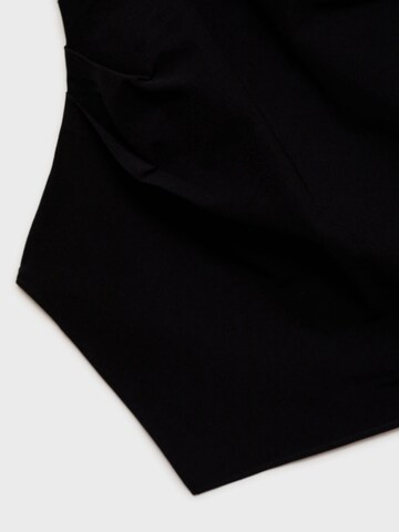 Top 'PLIT' de la MANGO pe negru