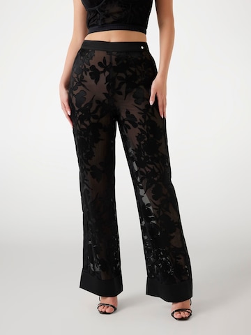 GUESS Regular Hose 'Mara' in Schwarz: Vorderseite