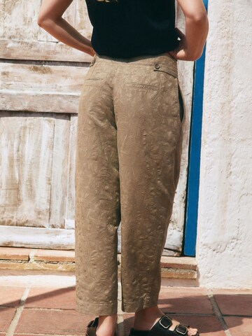 Barrel Pantaloni con pieghe di Next in marrone