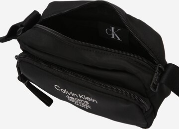 Calvin Klein Jeans - Mala de ombro em preto