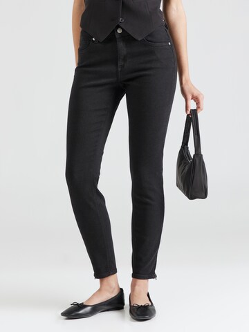 Skinny Jeans 'Sadie' de la QS pe negru: față