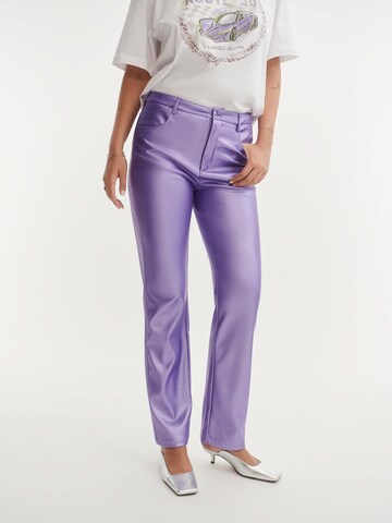 ABOUT YOU x Laura Giurcanu Regular Trousers in Purple: front