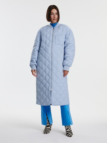 EDITED Between-Seasons Coat 'Juno' in Blue: front