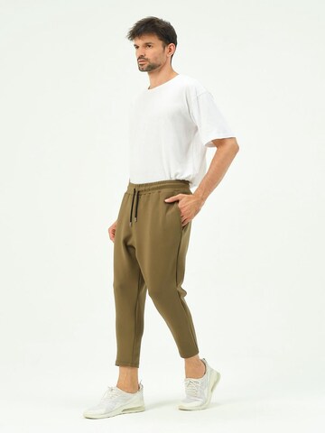 C&City Tapered Pants in Green