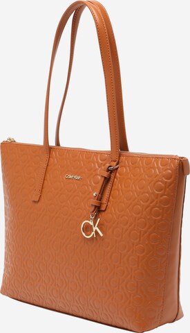 Calvin Klein Shopper in Braun